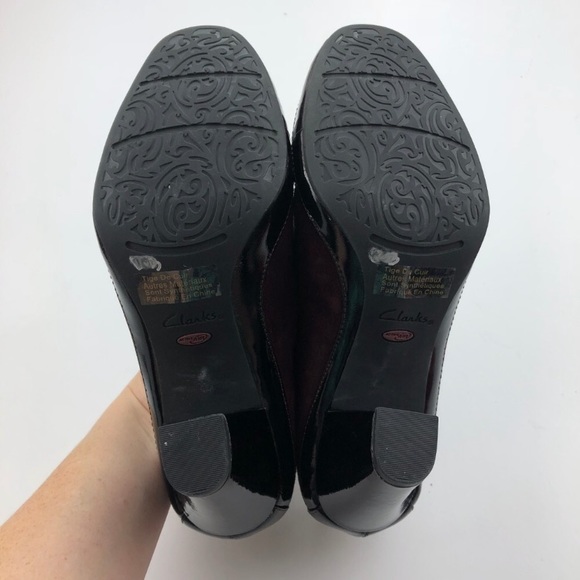 Clarks Artisan Pumps Womens 8M Red Suede Slip On - Picture 5 of 11